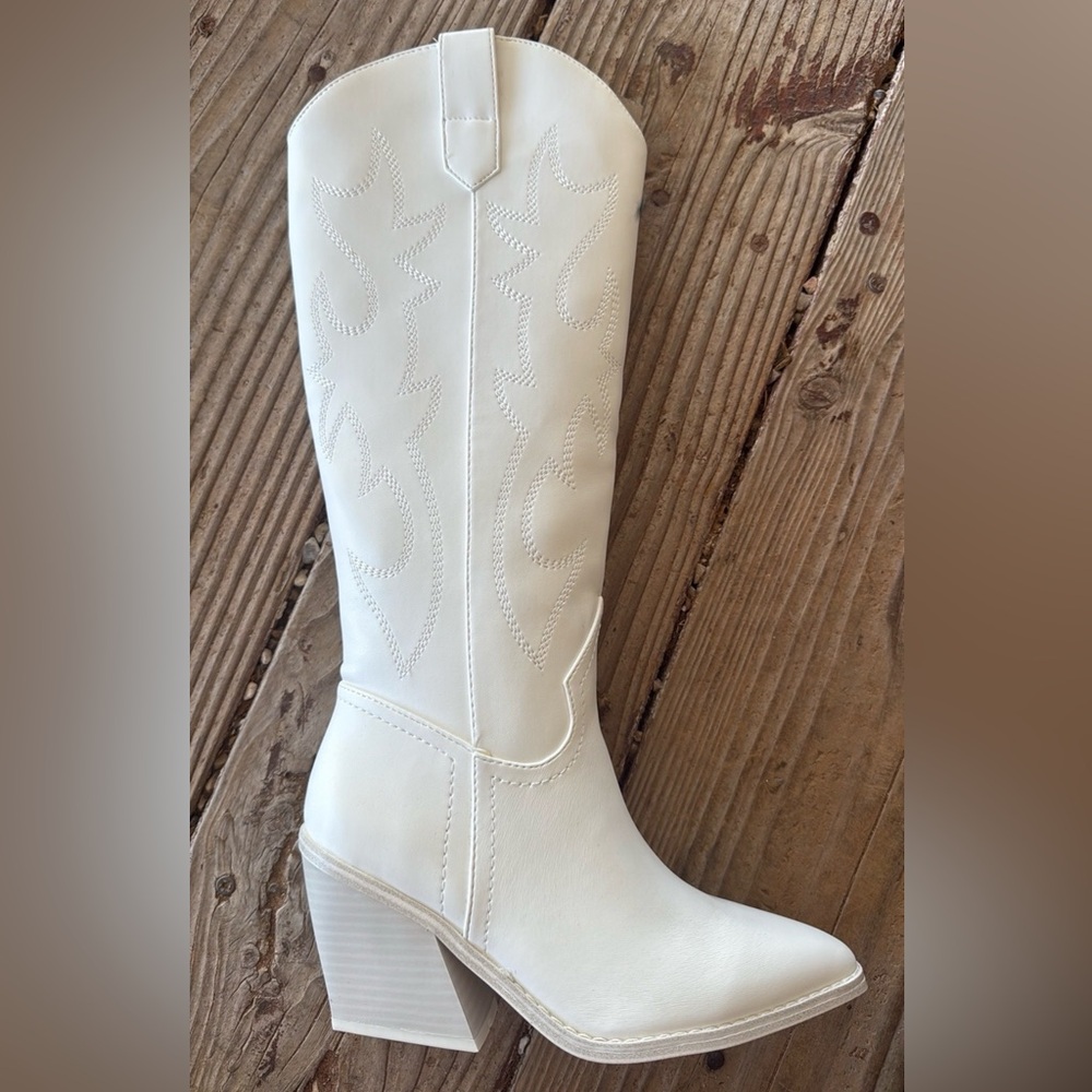 Elegant White Western Boots Steve Madden